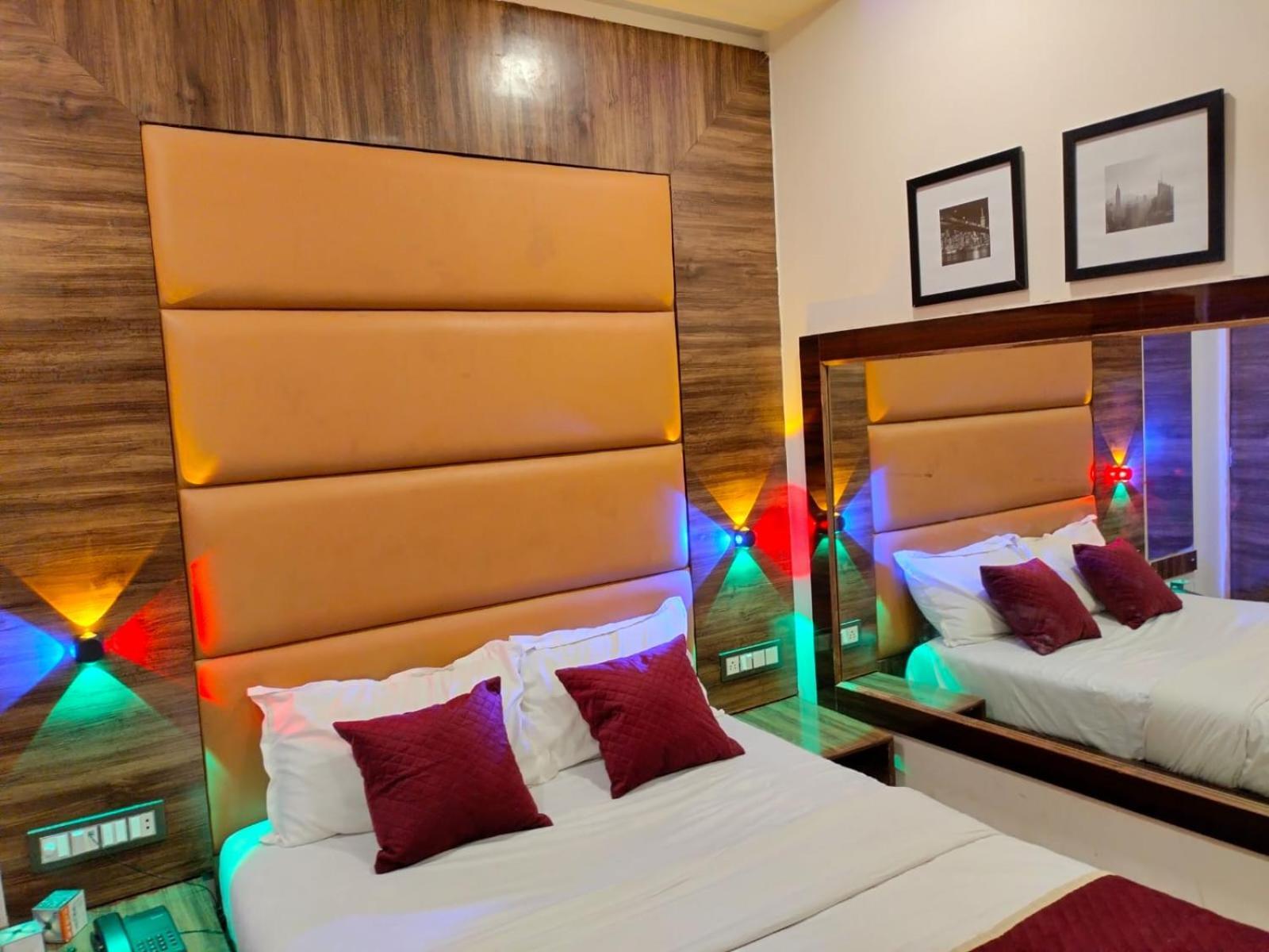 Hotel Blue Wellington - Near Mumbai Airport ภายนอก รูปภาพ