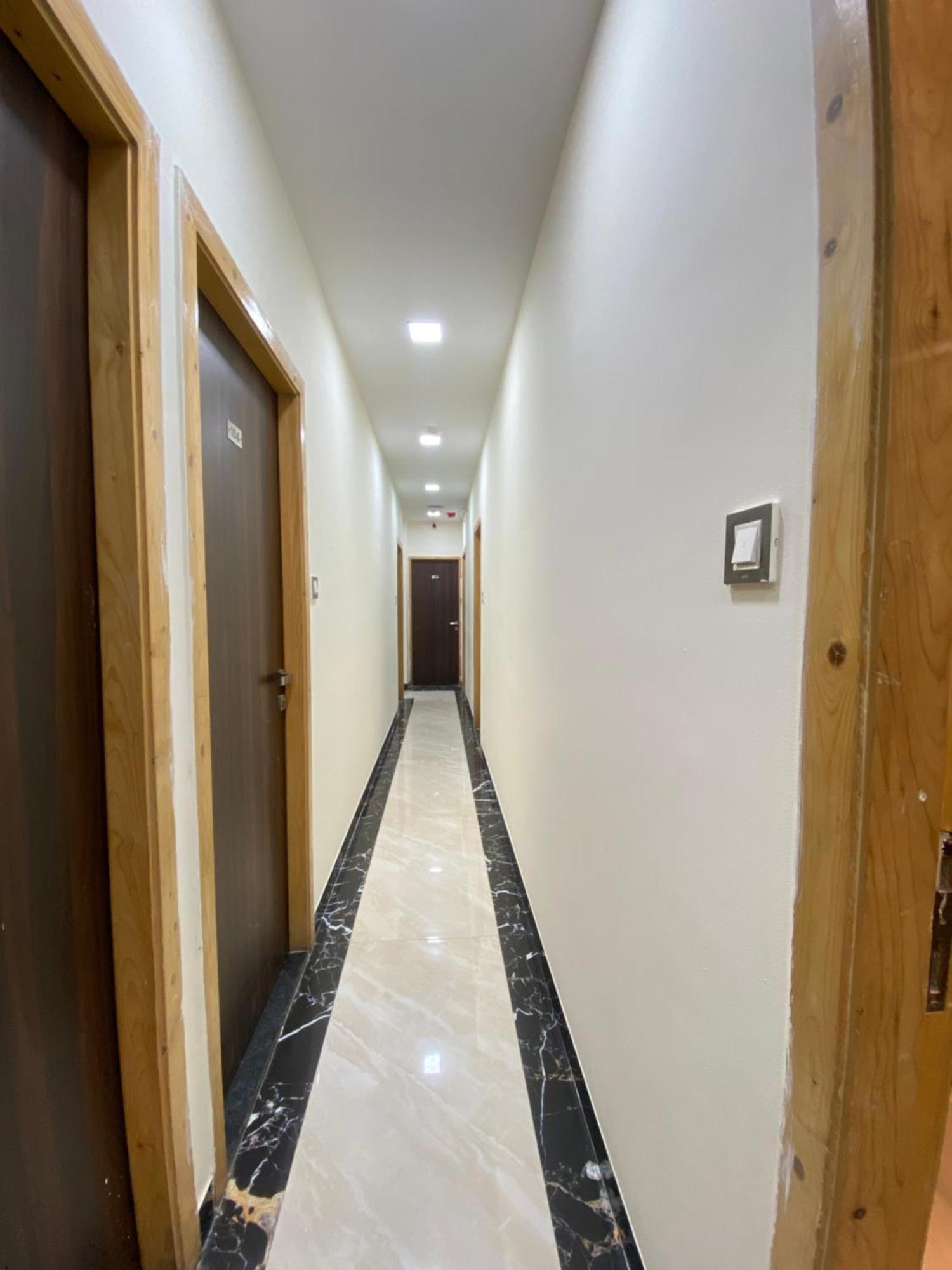 Hotel Blue Wellington - Near Mumbai Airport ภายนอก รูปภาพ