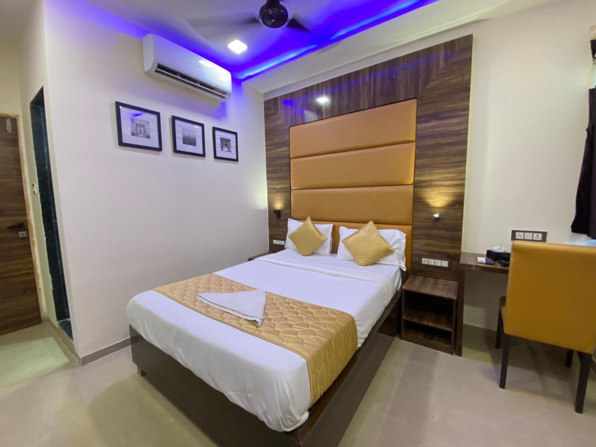 Hotel Blue Wellington - Near Mumbai Airport ภายนอก รูปภาพ