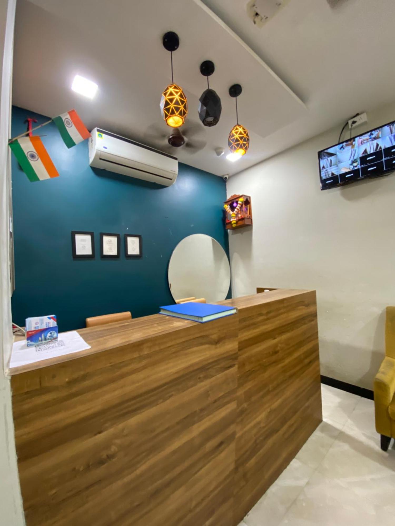 Hotel Blue Wellington - Near Mumbai Airport ภายนอก รูปภาพ